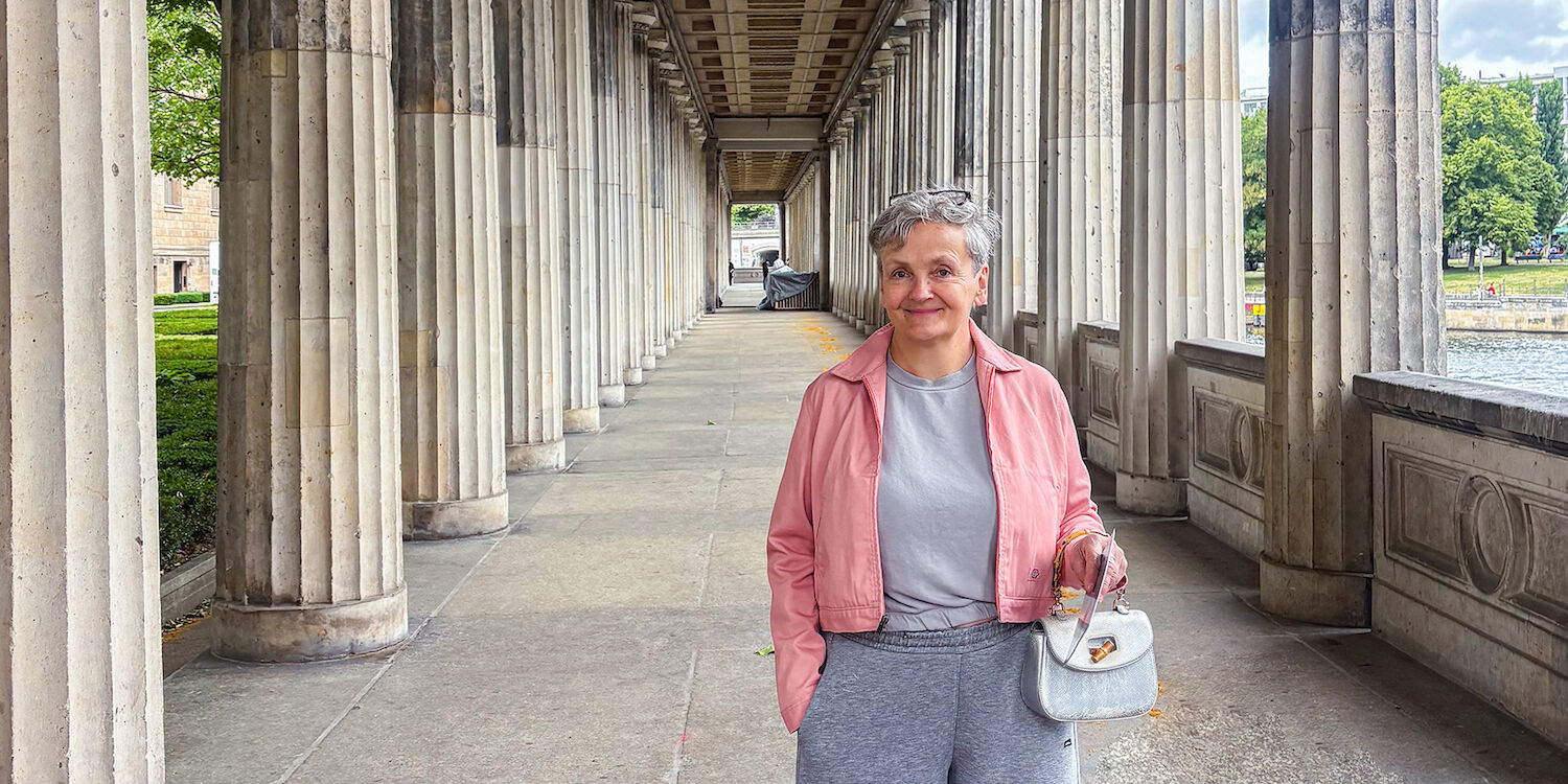Artist Uli Aigner beneath the Colonnades, Museum Island Berlin
