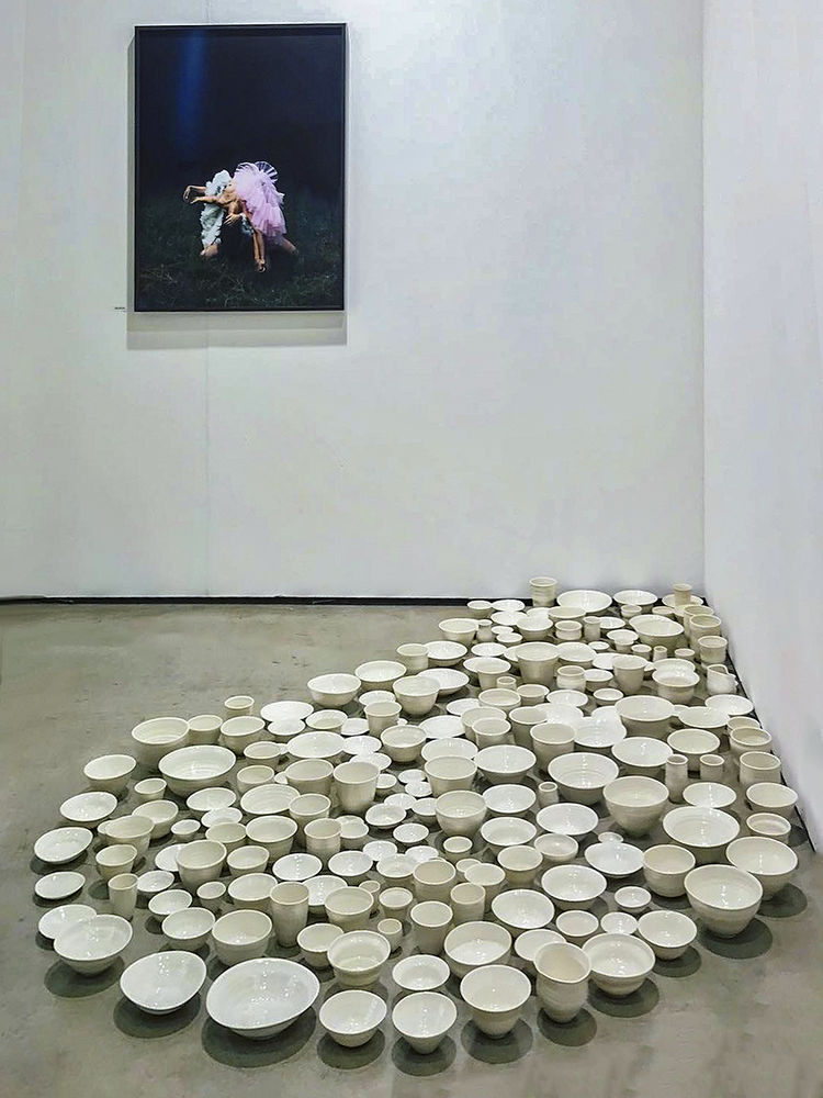 TERRITORIAL CLAIM / Uli Aigner / 2017 / Installation / 206 pottery porcelain vessels, each with an engraved country name of all UN-recognized countries in the world / diameter ca. 2,5 Meter