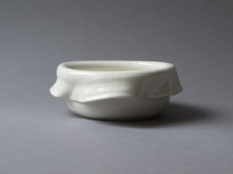 ONE MILLION - Item 2649 / 2018 / Höhe 7cm, Durchmesser 18 cm / Porzellan